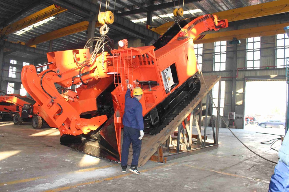 井下运输车在金属矿山的安全生产管理实践