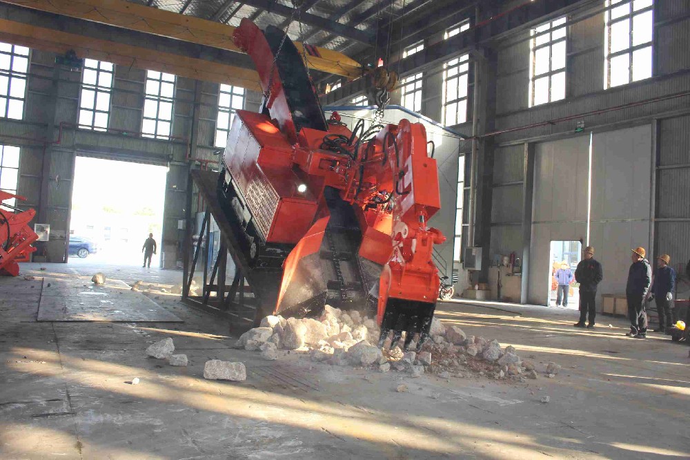 撬毛台车工作原理详解:如何高效清除顶板浮石?