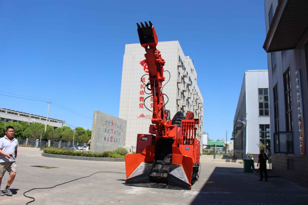 铣挖机岩石破碎效率对比:附扒渣机联动方案