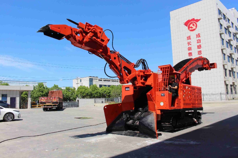 金昌链轨式扒渣机配件材质对比,哪种更耐磨?