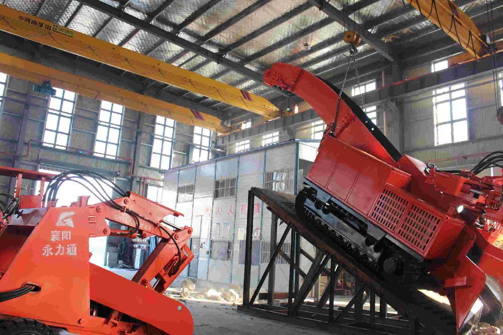 智能化矿山试点:撬毛台车无人化集群作业