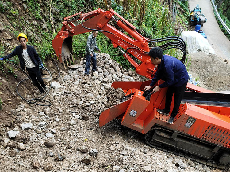 隧道扒渣机.jpg 隧道扒渣机.jpg