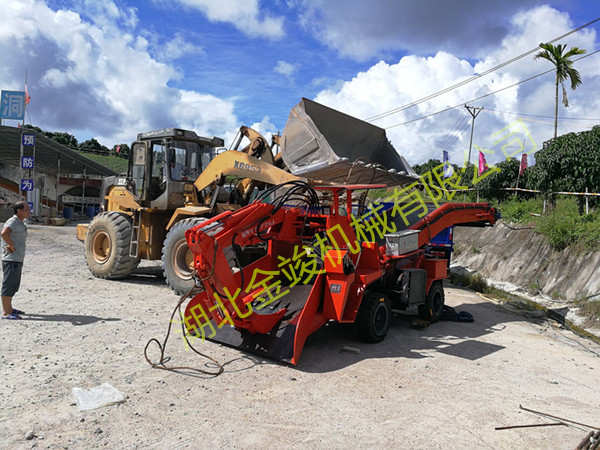 轮胎皮带扒渣机 1-22-1轮式扒渣机.jpg