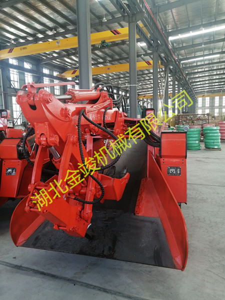轮式扒渣机带破碎锤 破碎锤型扒渣机3.jpg